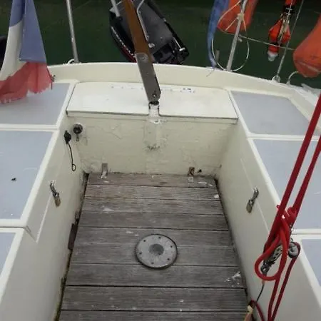 بوتيل Bateau A Louer