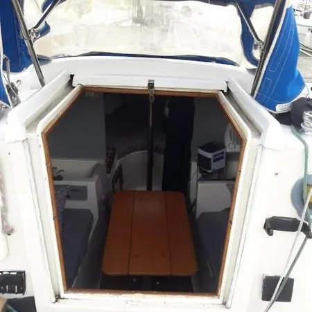 بوتيل Bateau A Louer